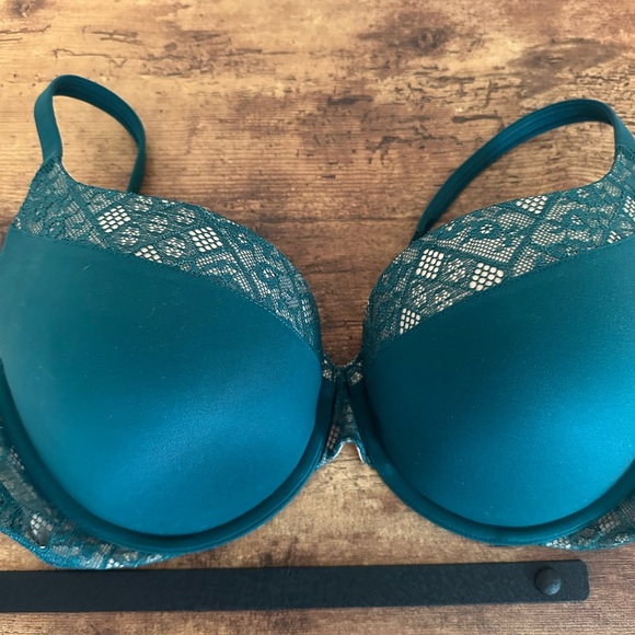 Victoria’s Secret Bra - Picture 9 of 11